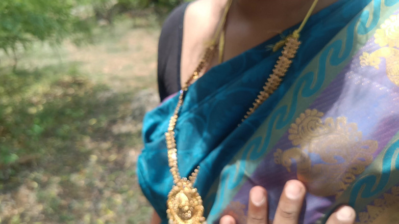 Magilmathi: Fonction en plein air avec un inconnu 1