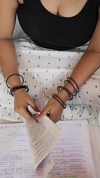 18-летней Riya так хорошо трахнули ее волосатую тугую киску