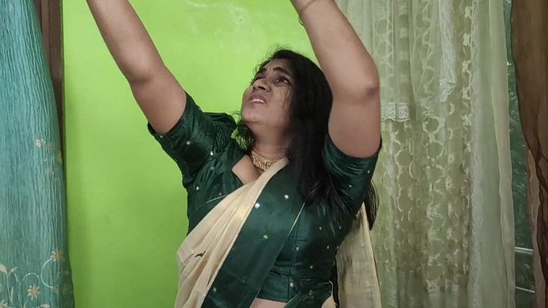 Vaigavarun45: Tangan bdsm setengah saree Kerala diikat di langit-langit dan ditutup...