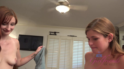ATK Fans (Girlfriends): Thổi kèn ảo / footjob / handjob với Violet Monroe và Lara Brookes