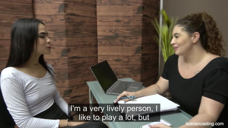 LesbianCasting: Pracovní pohovor skončil skutečným orgasmem