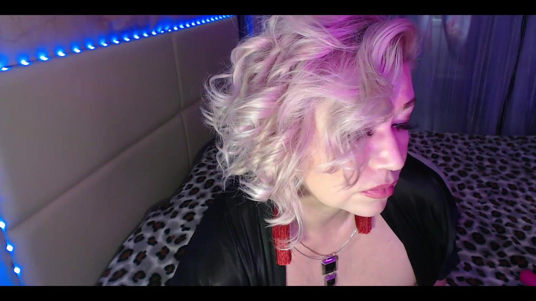 AimeeParadise: Aimee, célèbre pute russe mature, MILF sexy : nouvelle séance webcam...