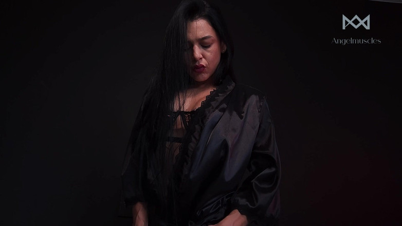 Angelmuscles: सिल्क रोब टीज़: आपको और अधिक प्यार करने के लिए पर्याप्त है