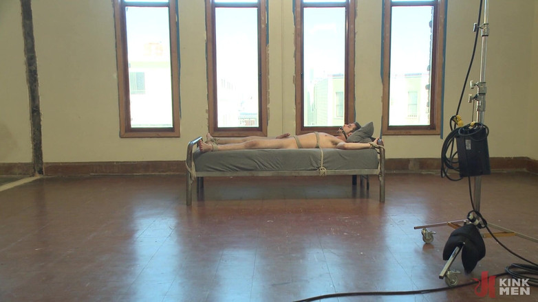 Men on Edge: La enorme carga del guapo Duncan Black