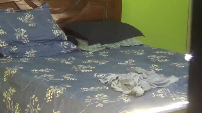 Hope Love: Krásná dívka jezdí na velkém ptákovi