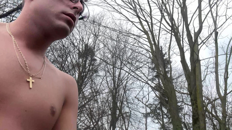 Twinkboy82: Picioare fierbinți de nemțoaică drăguță twink - unghii albe cu lac în...