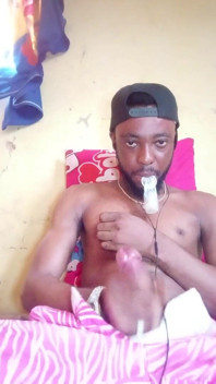 Menyentuh diri saya semasa menonton lucah