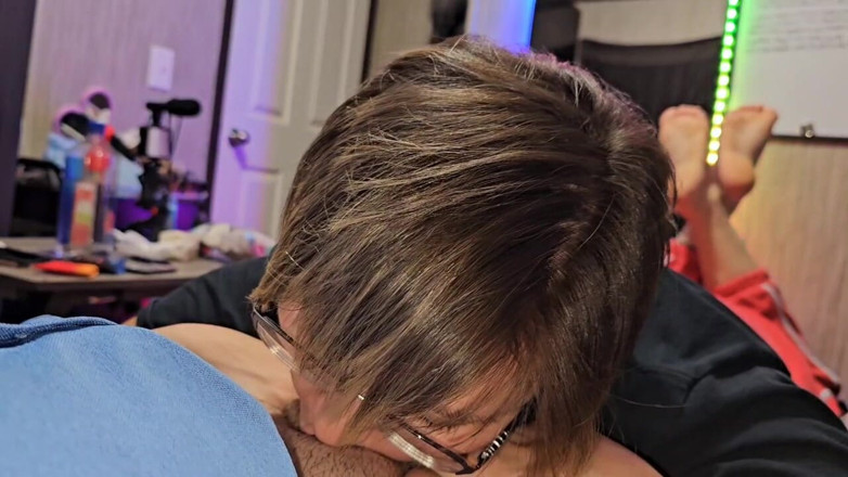 Funhousewife69: Blowjob pada kamera
