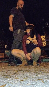 Controlada E Com Coleira Em Leggings E Botas Altas