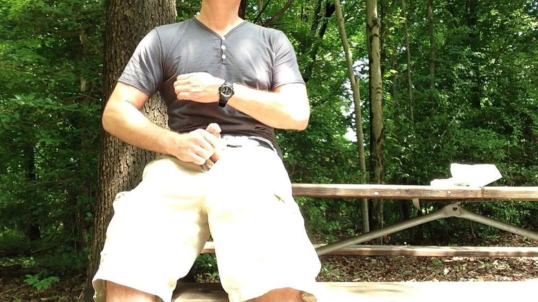 TJenner: Ngocok kontol di luar ruangan dan crot di bawah sinar...