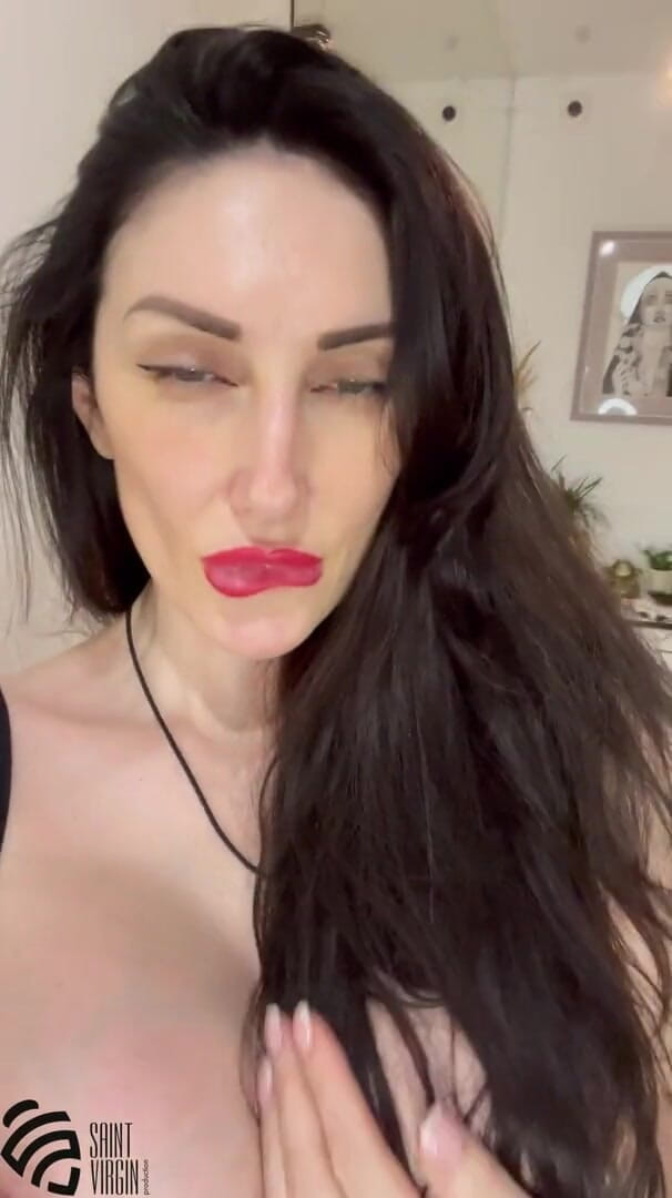 LizaVirgin: Liza Virgin si sta divertendo a casa