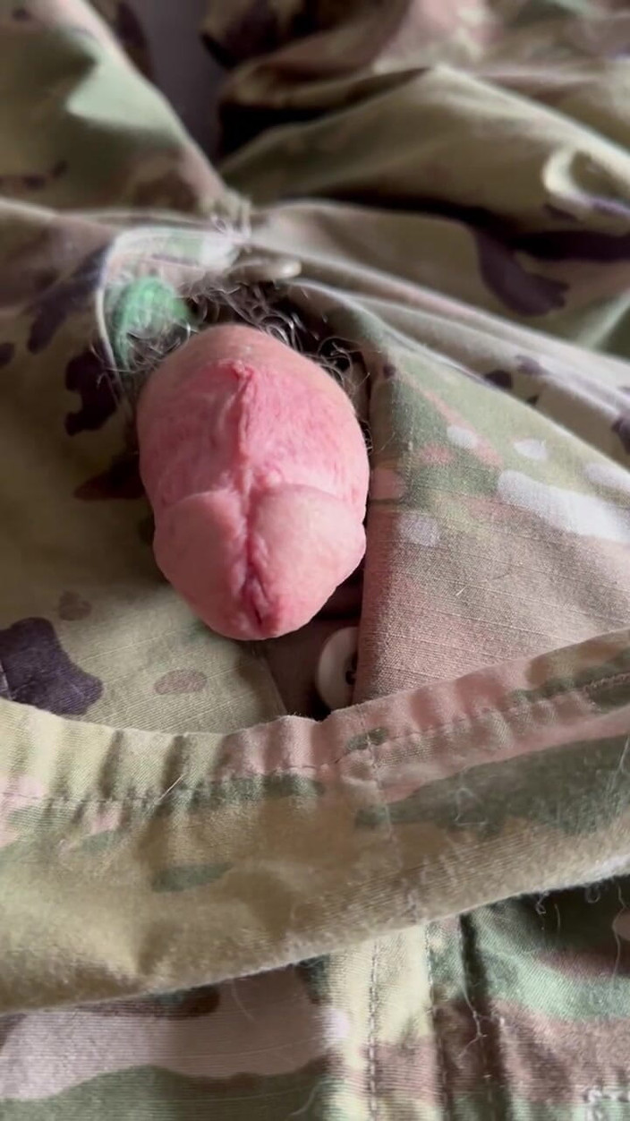 Gay Soldier Stuff: Üniformalı Abd askeri ateşli yarağını sıvazlıyor