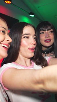 ¡un Trío De Latinas Pequeñas Convierte La Pista De Baile En Una Orgía De Cinturones Y Pinzas Para Los Pezones!