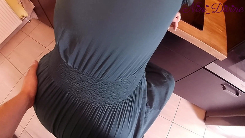 Nini Divine: Štědrá dívka odtáhla stranou velké kalhotky, aby ji ošukali v...