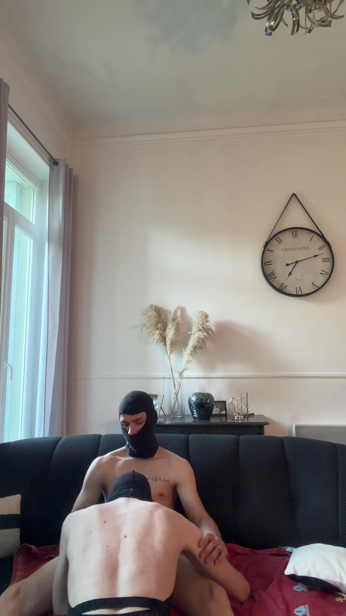 Gabriel Loma: Um homem selvagem xxl e seu fundo submisso em roupa...