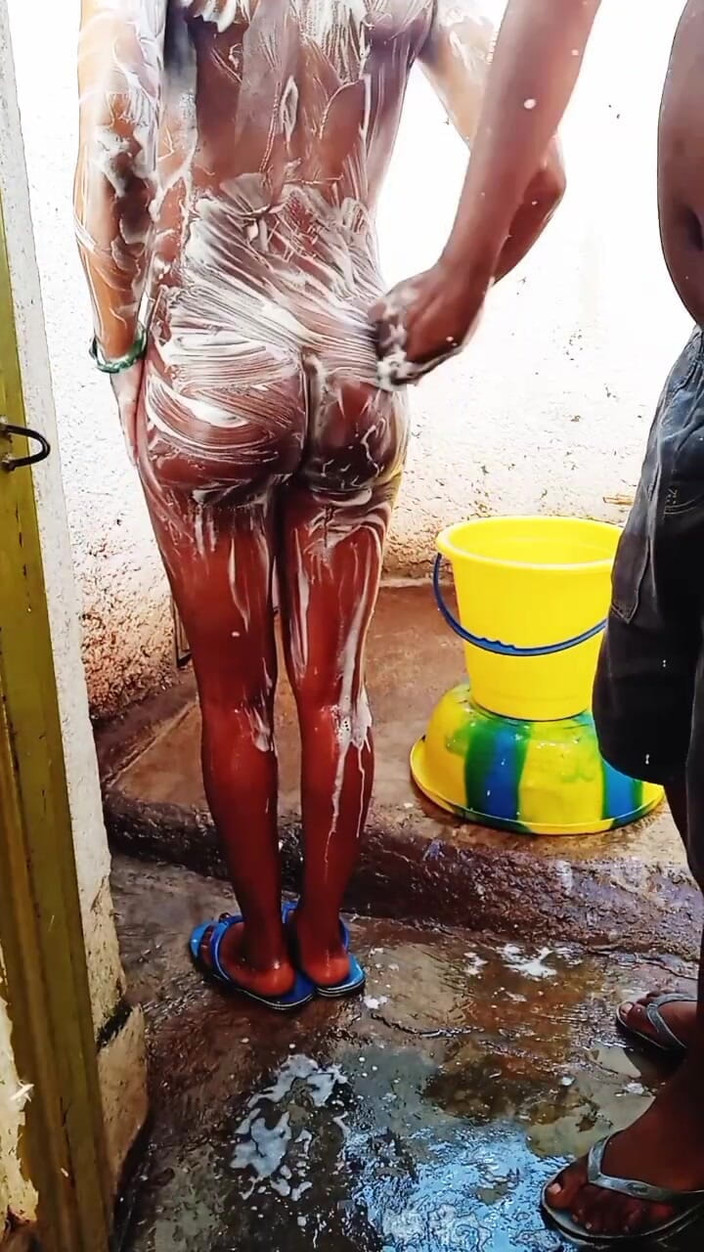 Me and my new slut: Mandi di luar teman wanita hamil saya dalam persekitaran yang...