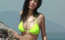 Asian Cuntz: Mooie babe op het strand