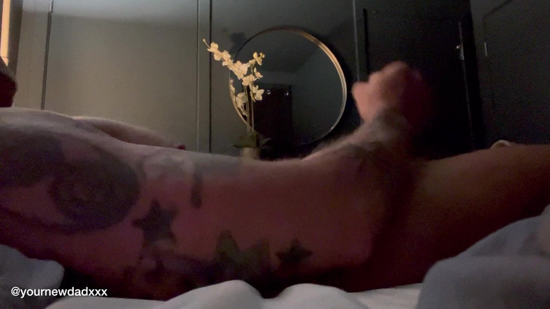 YourNewDadXXX: Mrtvička před spaním