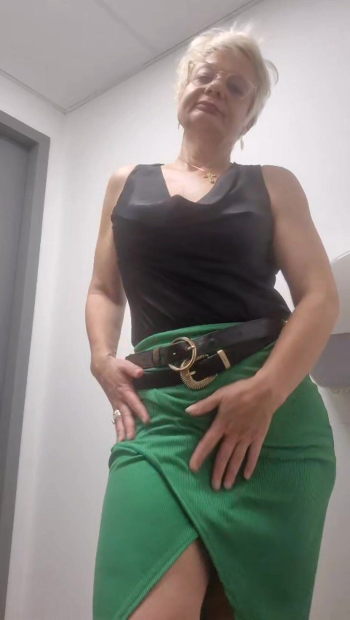 Sexy milf69: I Love to Undress for You
