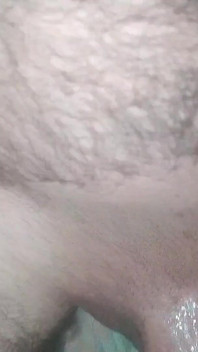 Marido y mujer follan y corren en el dormitorio, a esta esposa le gustó