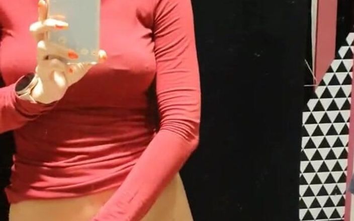 Sweet Buttocks: Store Fitting Room and Sexy Babe