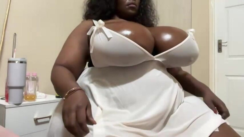 Legendary Booty Overdose: Busty BBW Titsplay