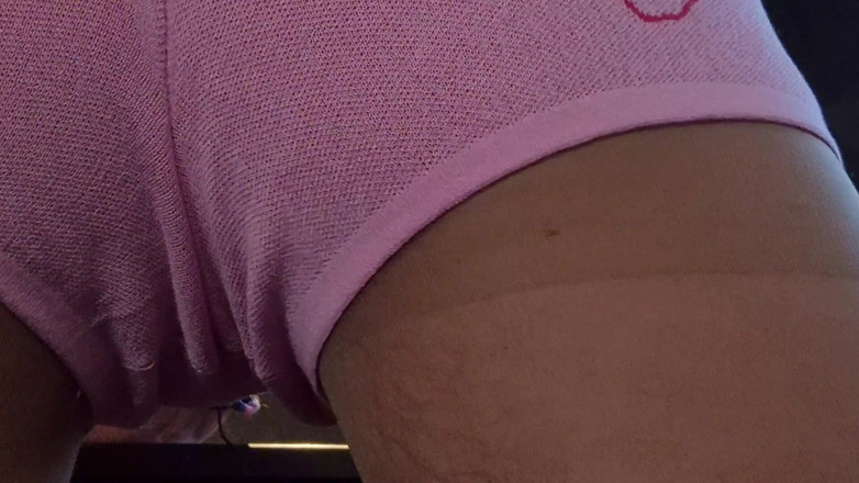 Xunami: Розовая задница медленно двигается