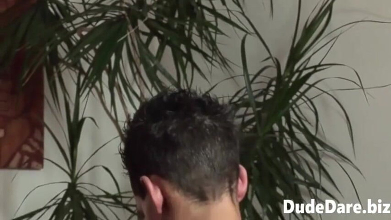 DudeDare: Un tipo porcellino scopa e viene nel culo del ragazzo