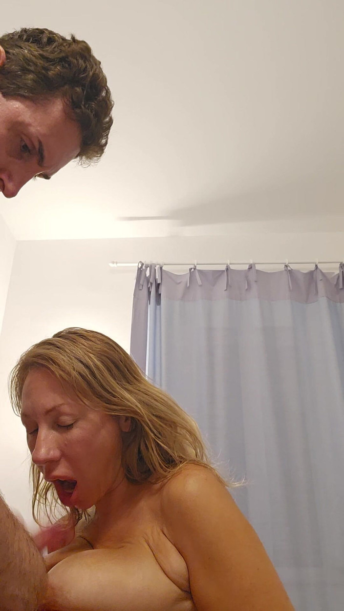 Matteo Linux: 아파트에서 강아지 스타일 섹스