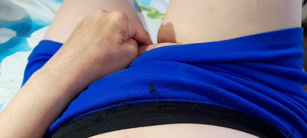 Lesbian-illusion: Mi masturbo accanto alle mie amiche lesbiche che scopano