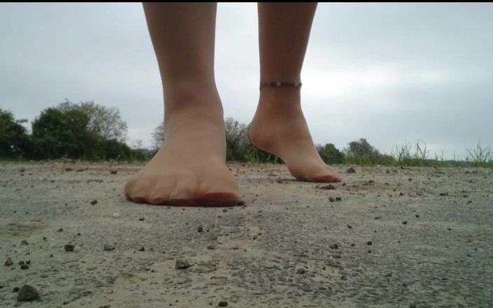 Carmen_Nylonjunge: Capsuni din nailon zdrobite, zdrobite în aer liber