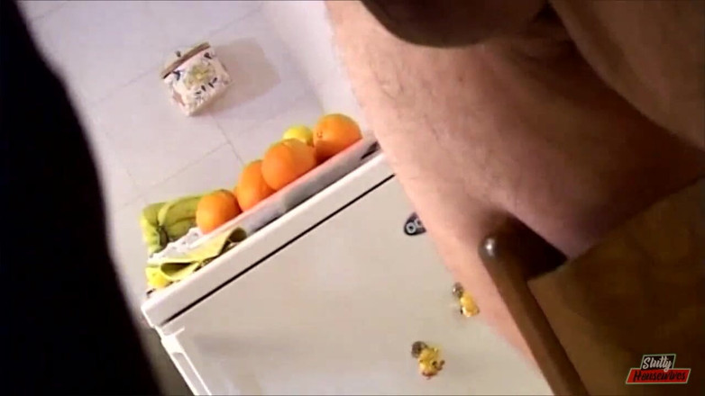 Vere Casalinghe Italia.: I like to take it in my mouth while working...