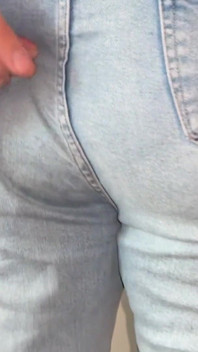 Heiße mitschülerin an der universität mit riesigem arsch - echt selbstgedreht - muschi lecken & tiefer blowjob an meinem platz
