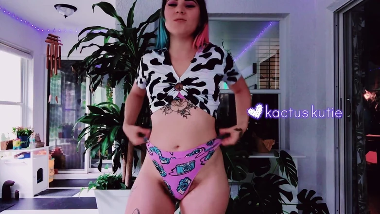 kactus kutie: Trying on kute klothes while it gets dark outside