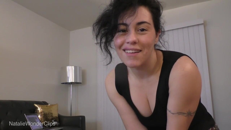 Natalie Wonder: Mama vitregă sexy excitată a prietenului tău îți ia virginitatea