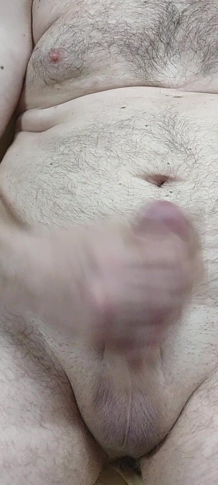 Incredible Dick: ควยขาวใหญ่ชักว่าวขณะดูหนังโป๊จนจบลงเพื่อยิงน้ําเงี่ยนไหลเยิ้ม