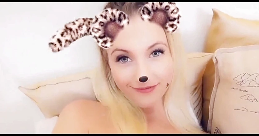 Erotic Tanya: Чат-шоу - симпатичная тинка испытывает оргазм с Lush