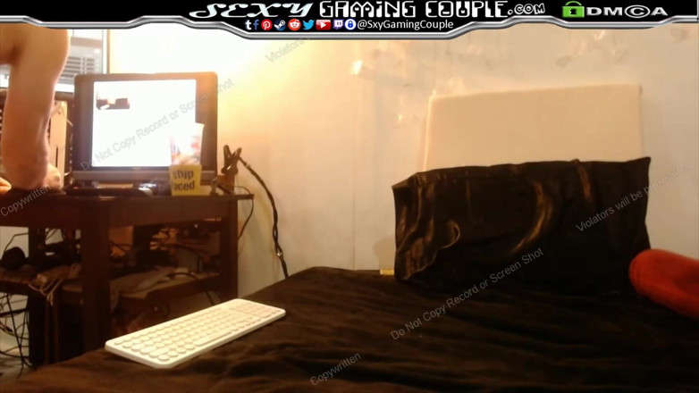 SexyGamingCouple: 임신 4개월 아시아 와이프 펠라