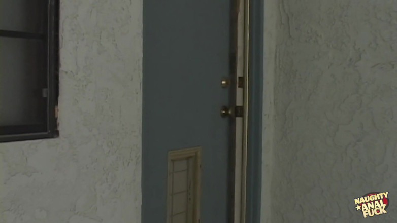 Naughty anal fuck: Een geile middag verandert in een anaal neukfeest voor deze...