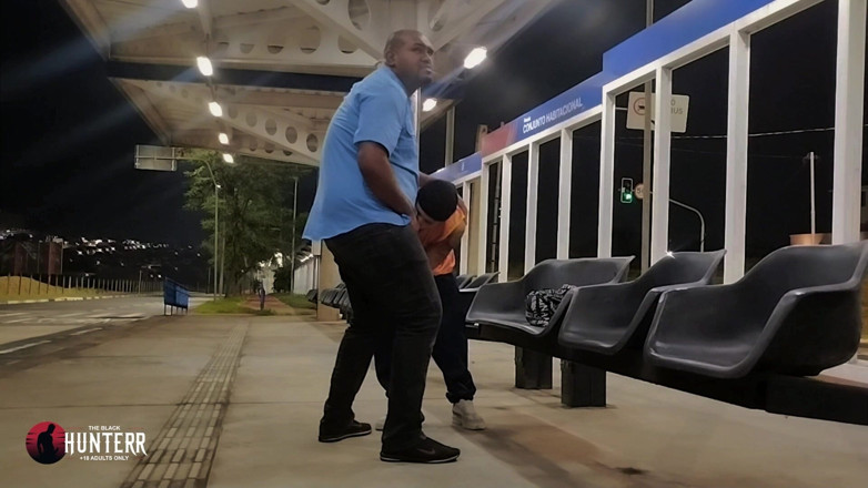 TheBlacKHunterr: Řidič autobusu vyzvedává cestujícího na zastávce Video 2