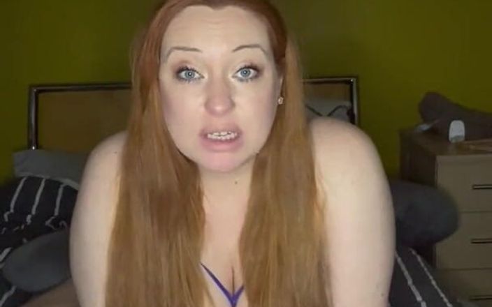 Redhead Milf: Une femme enceinte se fait humilier un petit pénis