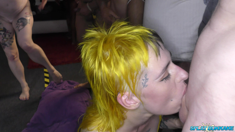 Bukkake team: Debut Bukkake Výstřiky na obličej pro Lanu Banana