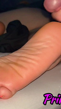 Seksi tabanlara gece elle muamele boşalma