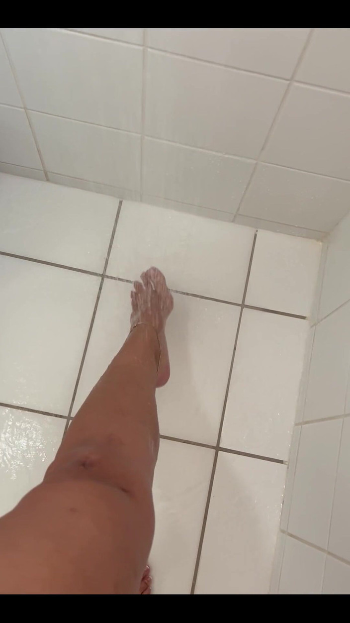 KiffaFeet: 淋浴时间