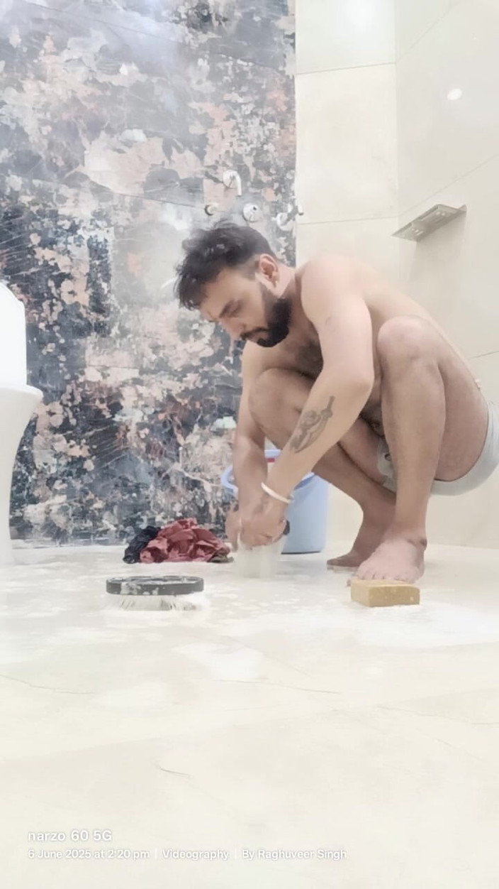 Rajasthani-old-lover: Indický nevlastní otec nevlastní otec si užívá sprchu