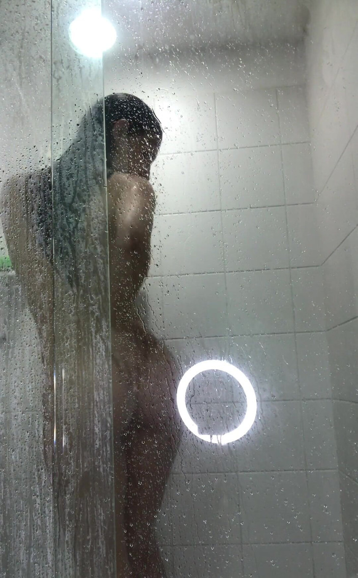 Alicia Trece: Tomando un buen baño