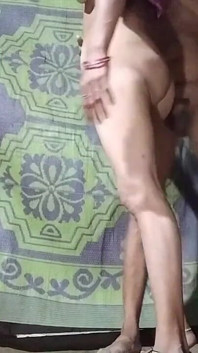 Hintli bakire kadın evinde sikiliyor