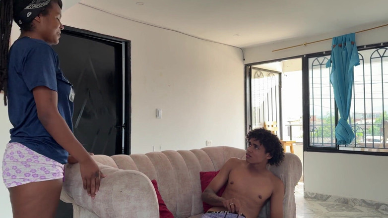 CarlitosSexxx: Mi Linda Hermanastra Negra Se Está Masturbando. La Sorprendo Con...
