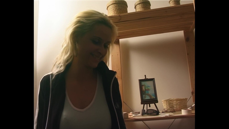 My first cock: Krásná dívka vyzvednutá na ulici se svléká a dokonce se...