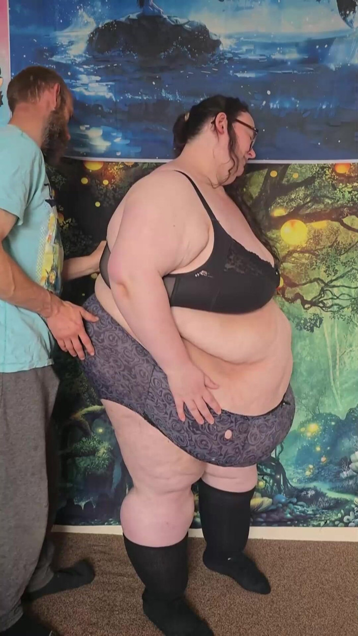 SSBBW Hunter: สาวตัวโคตรใหญ่สวยเปลื้องผ้าจนถึงชุดชั้นใน ตอน 1